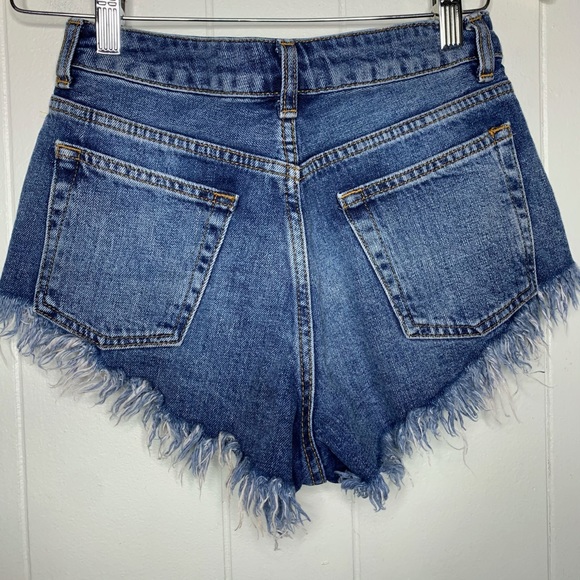 Topshop HIGH Waisted Frayed Kiri Denim shorts EUC - Picture 4 of 12